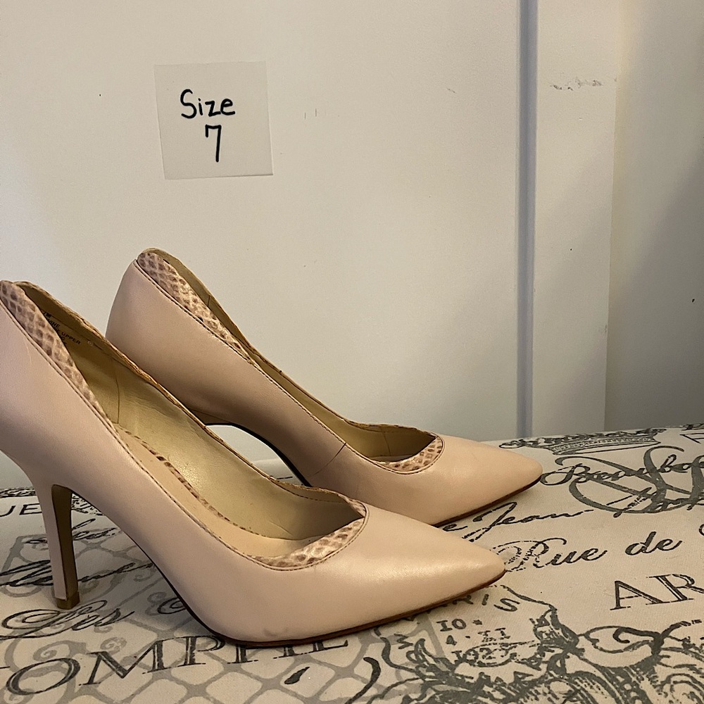 Nine West Women’s pumps size 7. Nude with snakeskin trim. New, never worn